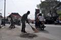 Rayakan HUT Kota Solo, TNI dan Polri bersihkan abu vulkanik di jalanan