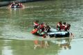 Peringati hari Kartini, para wanita tangguh adu cepat di sungai Kalimas