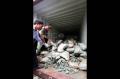 Ditpolair Polda Jatim gagalkan pengiriman batu tembaga ilegal