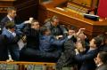 Adu jotos anggota Parlemen Ukraina