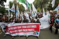 Ribuan Massa Desak MK Kabulkan Permohonan Prabowo-Hatta