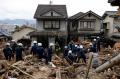 Pencarian Korban Tanah Longsor di Jepang