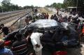Mobil Kijang Tertabrak Kereta, Lima Orang Tewas
