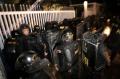 Polisi Bubarkan Paksa Pengunjuk Rasa di Makassar