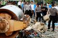 Ribuan Botol Miras Dimusnahkan di Batam