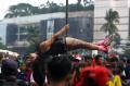 Aksi Memukau Penari Pole Dance Cantik di Bundaran HI