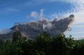 Sinabung Terus Keluarkan Lava Pijar dan Abu Vulkanik