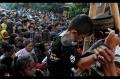 Ratusan Warga Antre Santunan di Makassar