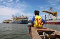 Aktifitas Bongkar Muat di Pelabuhan Belawan