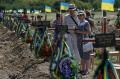 Pemakaman 57 Tentara Ukraina yang Tidak Dikenal