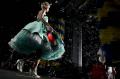 Kontruksi Jalanan Moschino di Milan Fashion Week