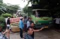 Warga Blokade Jalan Menuju Kawasan Industri Pulogadung