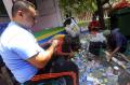 Di Kampung Cibunut, Sampah Disulap Jadi Tas