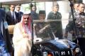 Raja Salman Tanam Pohon Ulin di Halaman Istana Negara