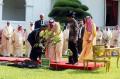 Raja Salman Tanam Pohon Ulin di Halaman Istana Negara
