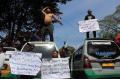 Ratusan Sopir Angkot di Bandung Demo Tolak Angkutan Online