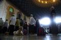 Ribuan Umat Muslim Laksanakan Tarawih di Masjid Al Akbar Surabaya