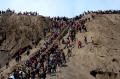Ribuan Wisatawan Saksikan Upacara Yadnya Kasada di Gunung Bromo