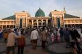 Ribuan Umat Muslim Salat Idul Adha di Masjid Al Akbar Surabaya
