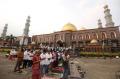 Salat Ied dan Wisata Rohani di Masjid Kubah Emas Depok