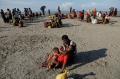 Pengungsi Rohingya Terkapar di Pantai Bangladesh