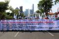 Ribuan Buruh dan Sopir Angkot Demo di Surabaya
