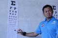 Indomaret Serahkan Bantuan Kacamata kepada Siswa SD di Bogor