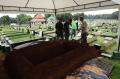 Persiapan Pemakaman Yon Koeswoyo
