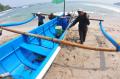 Denyut Nadi Nelayan Pantai Menganti