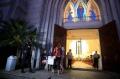 Polisi Lakukan Pengamanan Misa di Gereja Katedral Manado