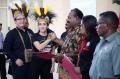 Rieke Diah Pitaloka Lantik Relawan Tim Alpha Papua