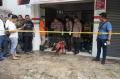 Polisi Lakukan Olah TKP Pembunuhan Satu Keluarga di Bekasi