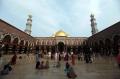 Mengintip Megahnya Masjid Dian Al Mahri atau Masjid Kubah Emas