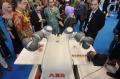 Robot YuMi Sajikan Kopi di Indonesia Industrial Summit