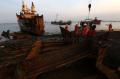 Pemotongan Kapal Bekas di Kamal Madura