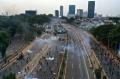 Polisi Tembakkan Gas Air Mata Bubarkan Massa Pendemo di Depan DPR