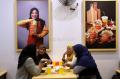 Aktris Chacha Frederica Buka Restoran Bubur di Surabaya