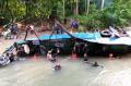 Tim Gabungan Evakuasi Bus Masuk Jurang di Pagaralam