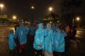 Meski Hujan, Warga Tetap Antusias Rayakan Malam Tahun Baru di Monas
