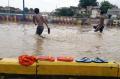 Jalan Jatinegara Barat Masih Terendam Banjir