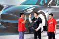 Elon Musk Hadiri Pelepasan Tesla Model 3 untuk Pelanggan di China