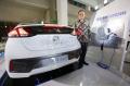 Grab Siapkan 20 Mobil Listrik Hyundai IONIQ di Bandara Soetta