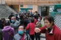 Ratusan Warga Hong Kong Antre Masker Pernafasan Gratis