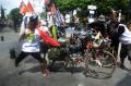 Leprid Beri Penghargaan Difabel Bersepeda Onthel Banyuwangi-Aceh
