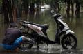 Jalan Basoka Raya Joglo Terendam Banjir