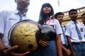 Siswa SMAN 5 Semarang Ciptakan Helm Berpanel Surya