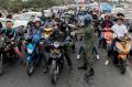 Manila Lockdown, Polisi Periksa Suhu Badan Warga di Tengah Kemacetan