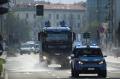 Jalanan Disemprot Disinfektan dan Personel Militer Patroli di Italia