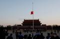 Kenang Korban Corona, China Kibarkan Bendera Setengah Tiang